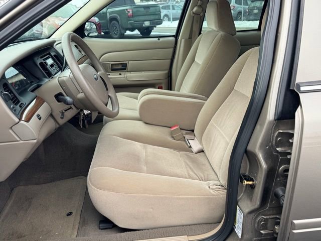 Used 2005 Ford Crown Victoria image 12