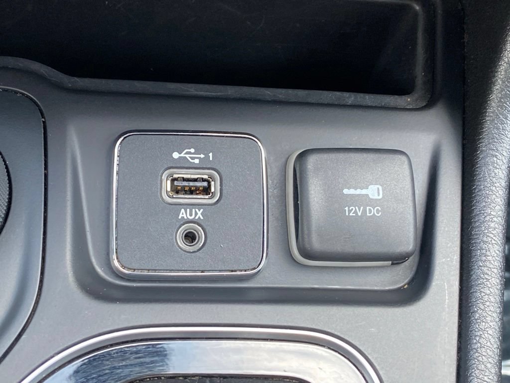 Used 2020 Jeep Cherokee Latitude Plus AWD/4WD image 22