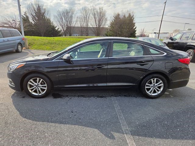 Used 2015 Hyundai Sonata SE w/ Option Group 02 image 2