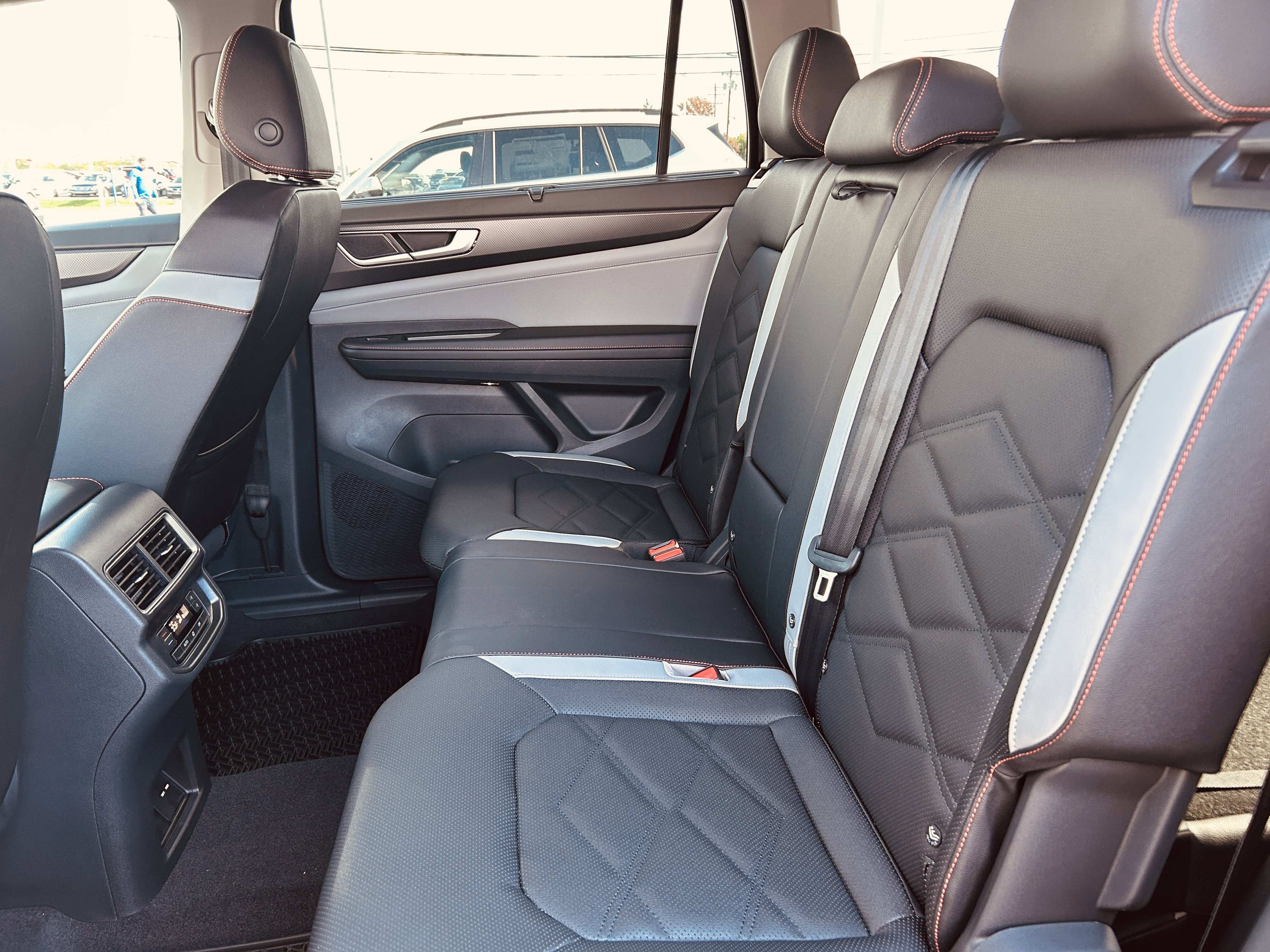 New 2026 Volkswagen Atlas Peak Edition image 21