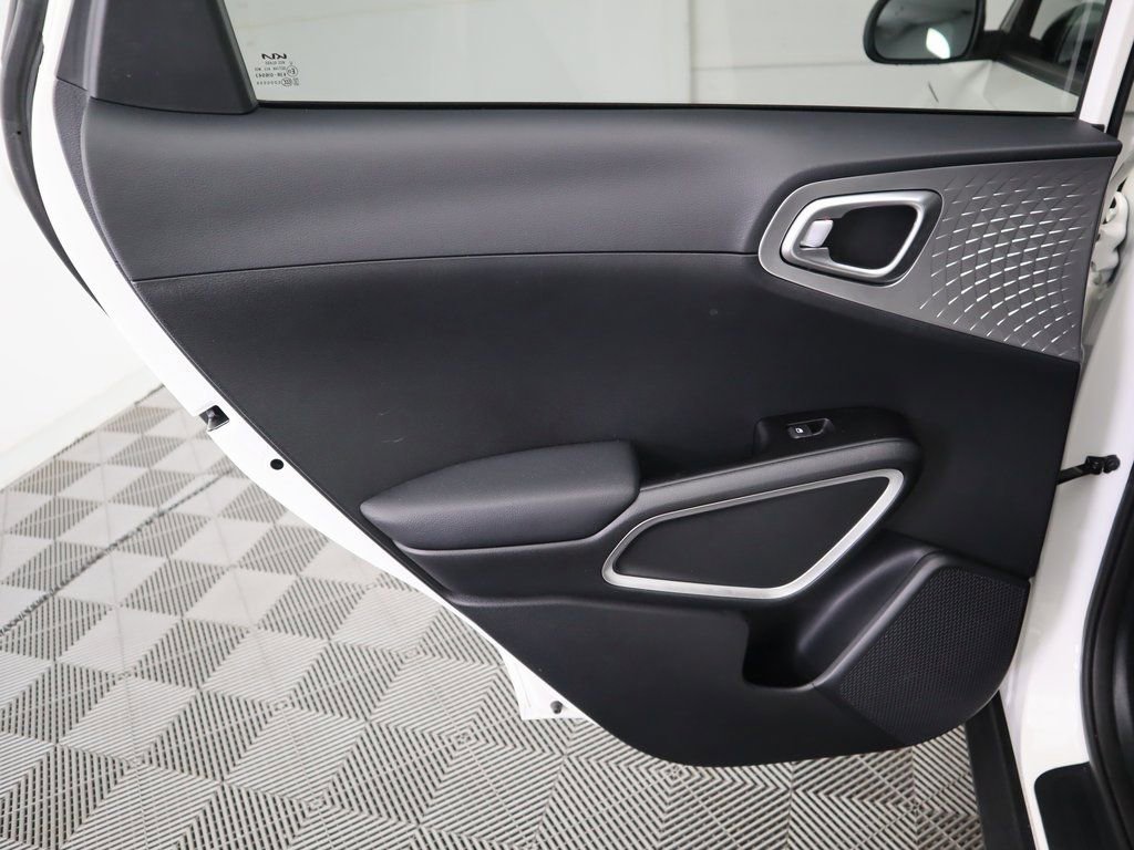Used 2023 Kia Soul S image 27