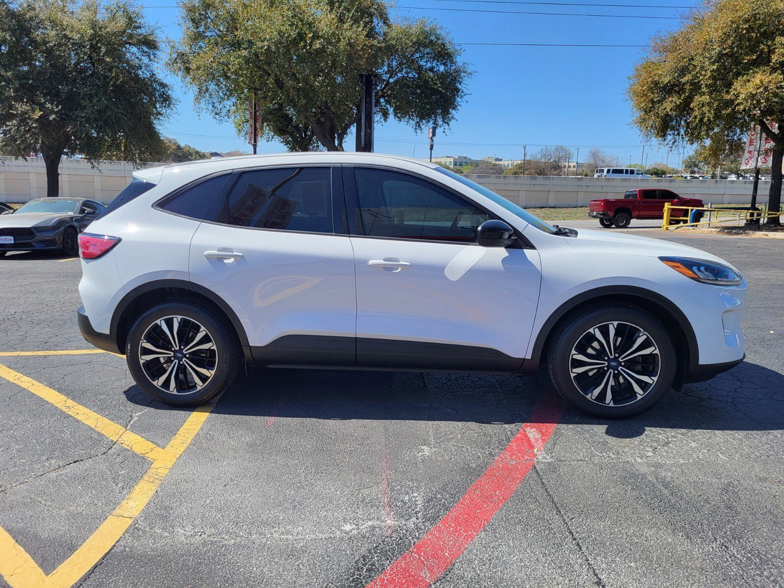 Certified 2022 Ford Escape SE w/ SE Sport Appearance Package image 2