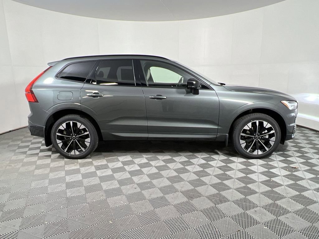 New 2026 Volvo XC60 B5 Plus w/ Climate Package image 9