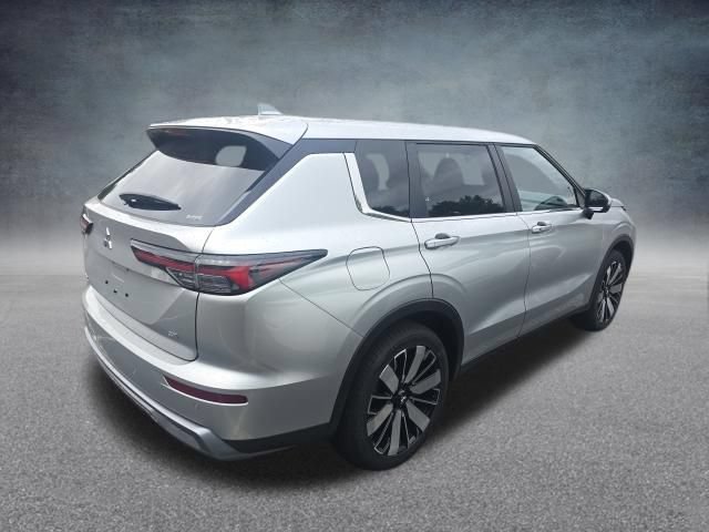 Used 2025 Mitsubishi Outlander SE AWD/4WD image 12