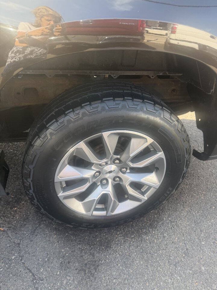 Used 2019 Chevrolet Silverado 1500 LT w/ Convenience Package AWD/4WD image 20
