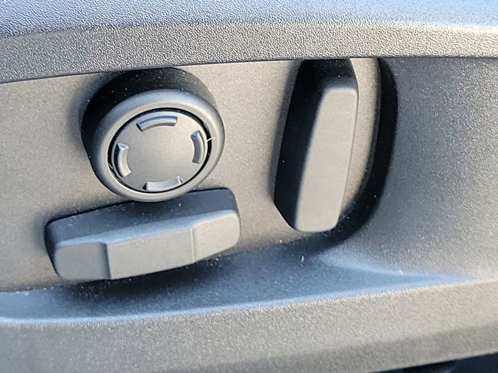 Used 2024 Land Rover Defender 110 X-Dynamic SE image 26