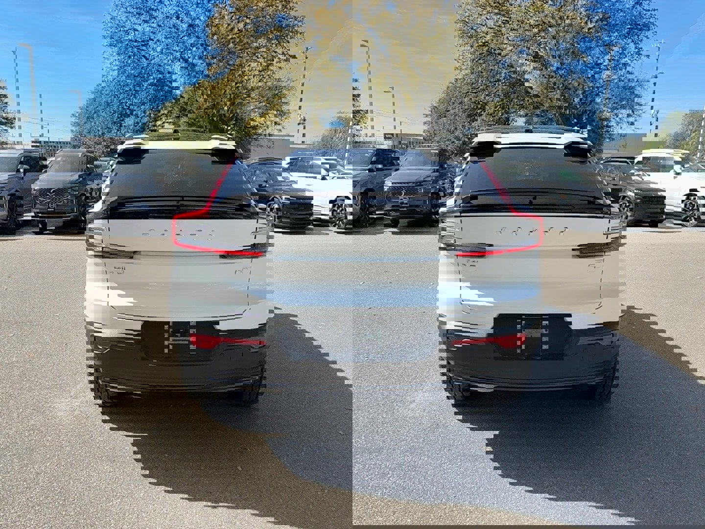 Certified 2023 Volvo C40 P8 Recharge Ultimate image 5