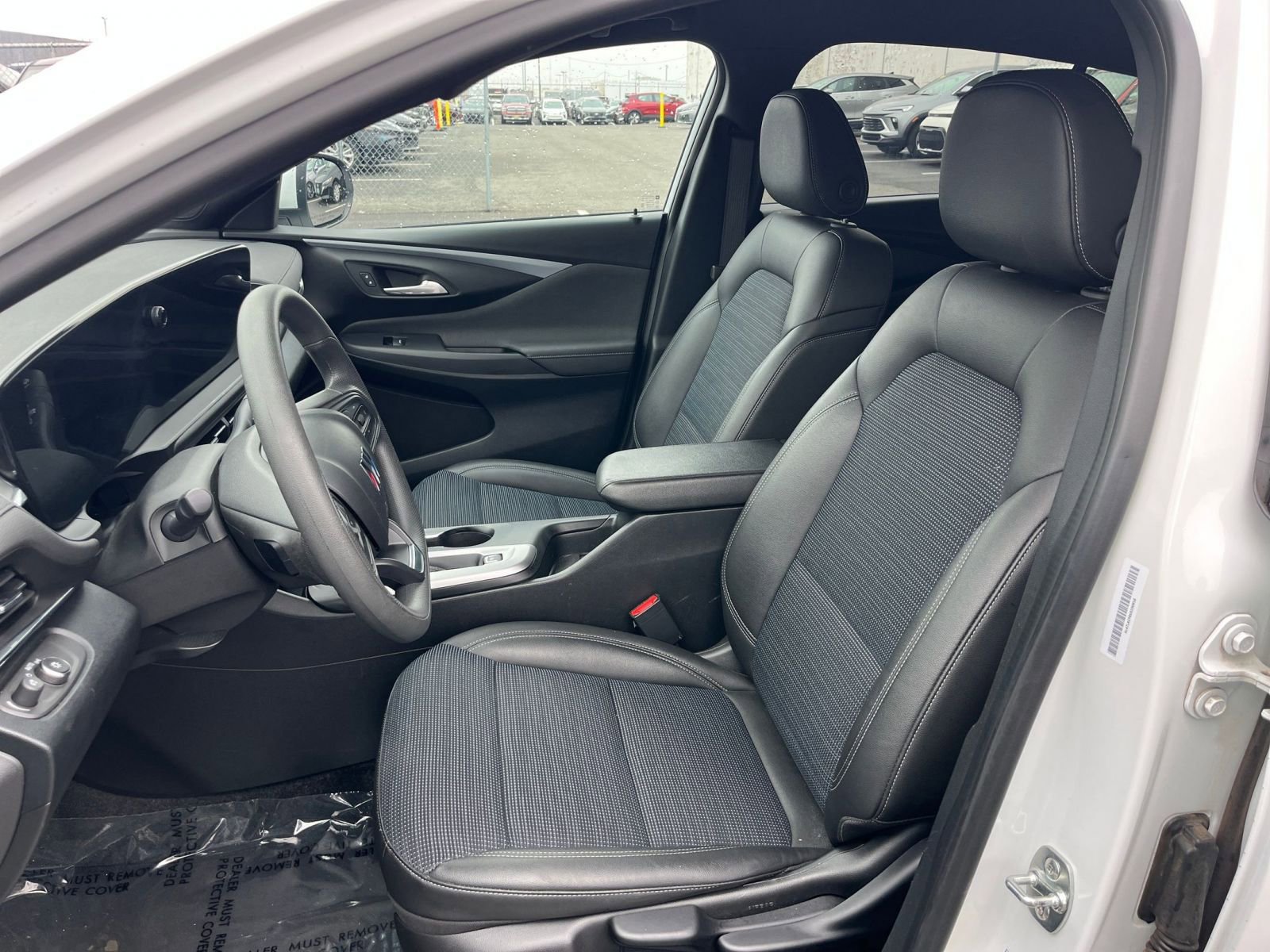 Used 2025 Buick Envista Preferred image 36