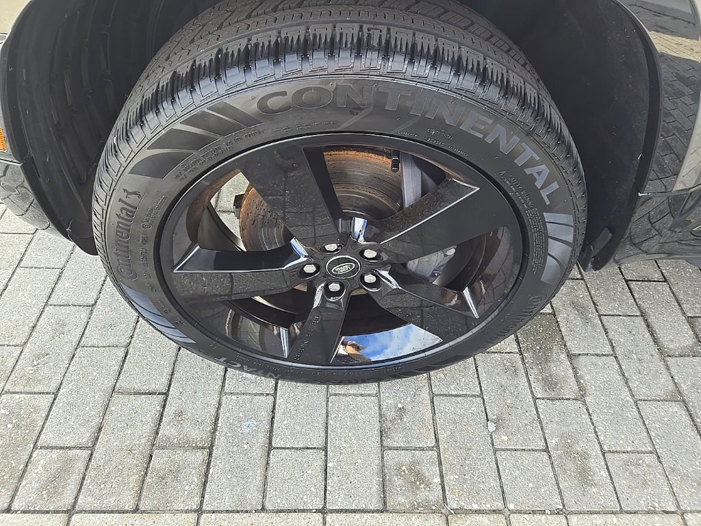 Used 2024 Land Rover Defender 110 X-Dynamic SE image 10