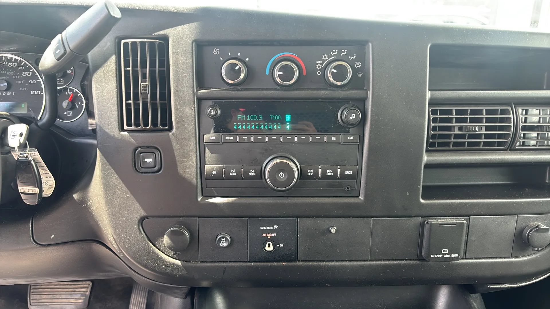 Used 2017 Chevrolet Express 2500 RWD image 25
