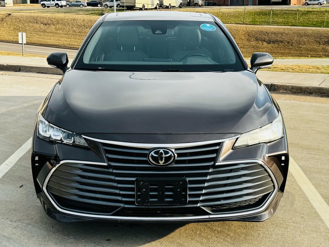 Used 2019 Toyota Avalon XLE w/ Moonroof Package image 6