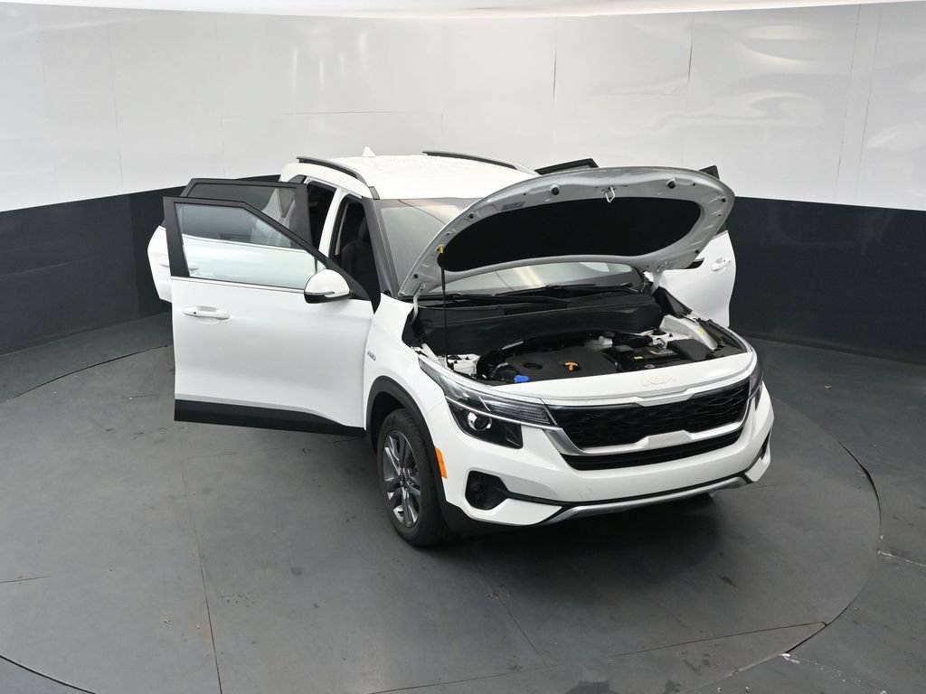 Certified 2023 Kia Seltos S w/ Navigation Package AWD/4WD image 17