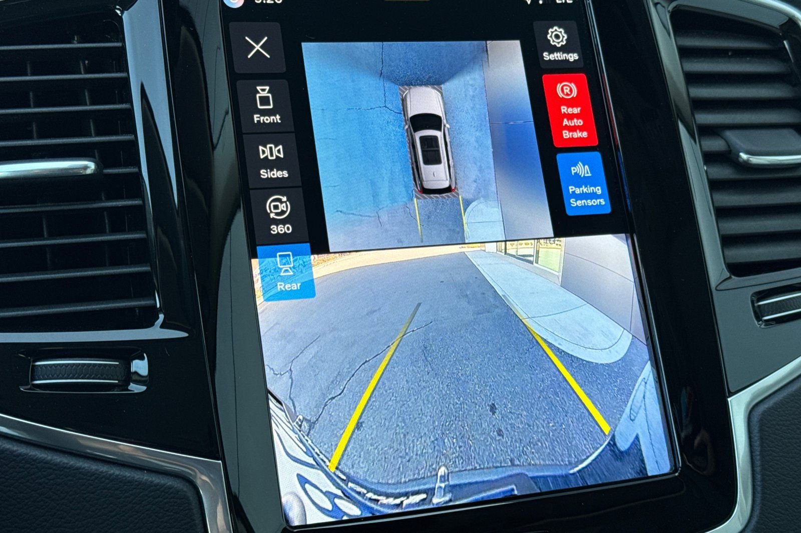 Used 2024 Volvo XC90 T8 Ultimate image 24