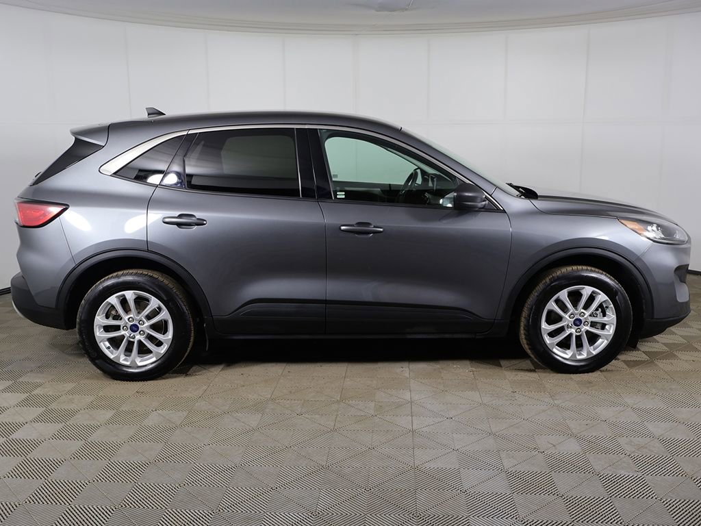 Used 2022 Ford Escape SE image 12