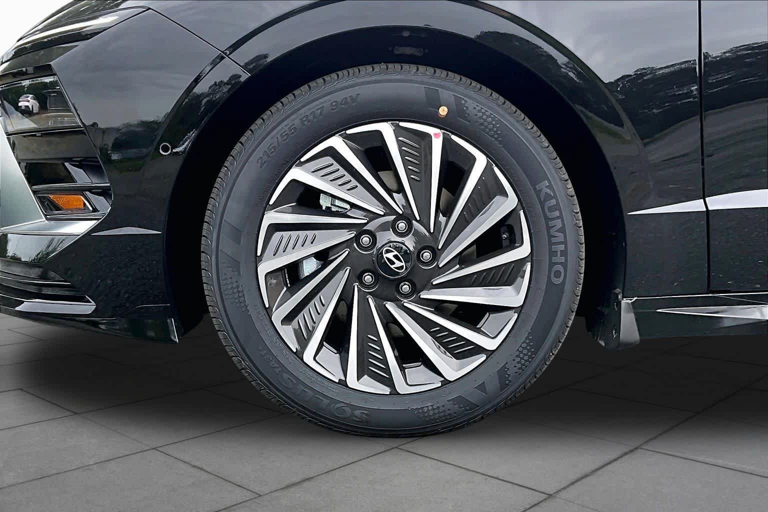 New 2026 Hyundai Sonata Limited FWD image 9