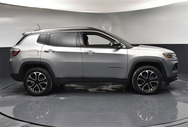 Used 2022 Jeep Compass Limited image 8