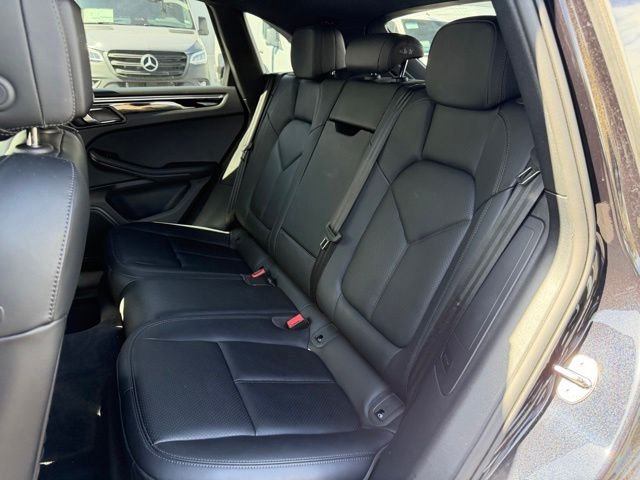 Used 2025 Porsche Macan AWD/4WD image 23