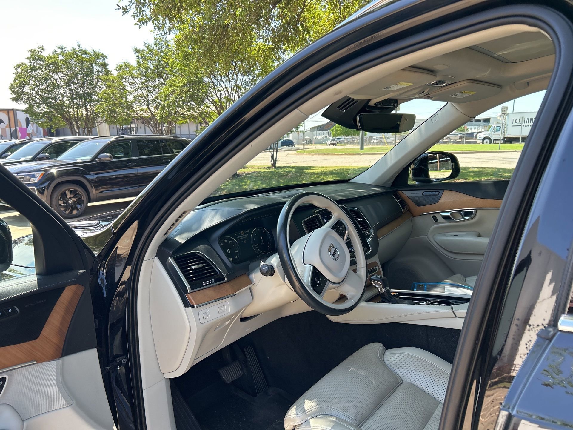 Used 2020 Volvo XC90 T6 Inscription w/ Protection Package Premier image 10