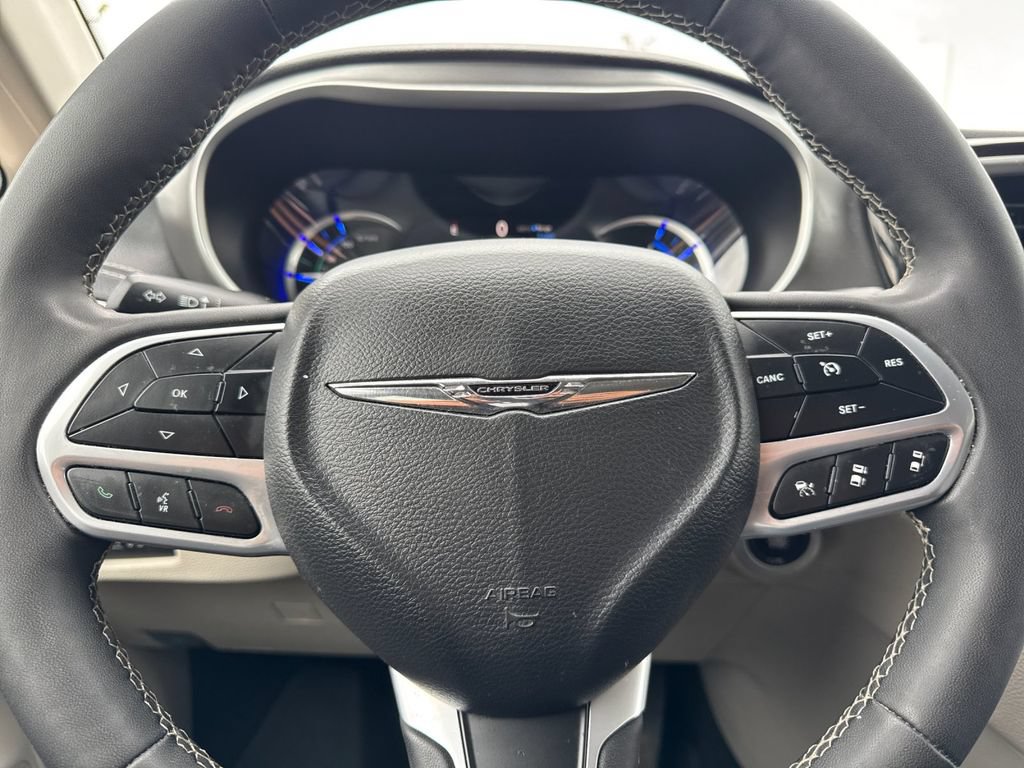 Used 2023 Chrysler Pacifica Touring-L FWD image 25