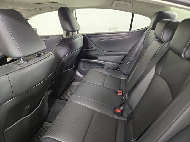 Used 2025 Lexus ES 300h F Sport image 15