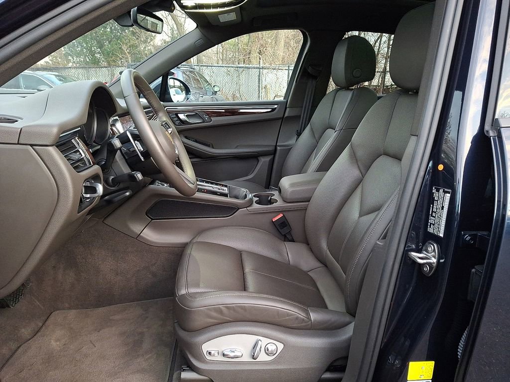Used 2022 Porsche Macan w/ Premium Package Plus image 10