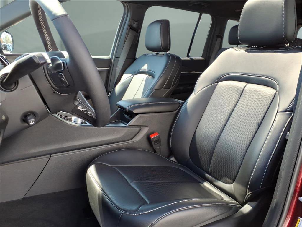 Used 2025 Jeep Grand Cherokee Limited w/ Luxury Tech Group II image 18