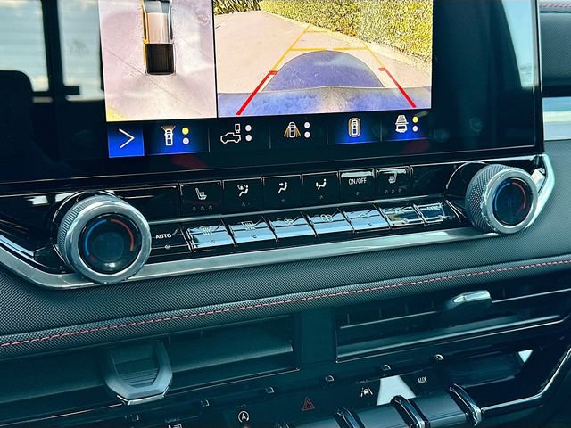 Used 2024 Chevrolet Colorado Z71 w/ Z71 Convenience Package 2 image 16