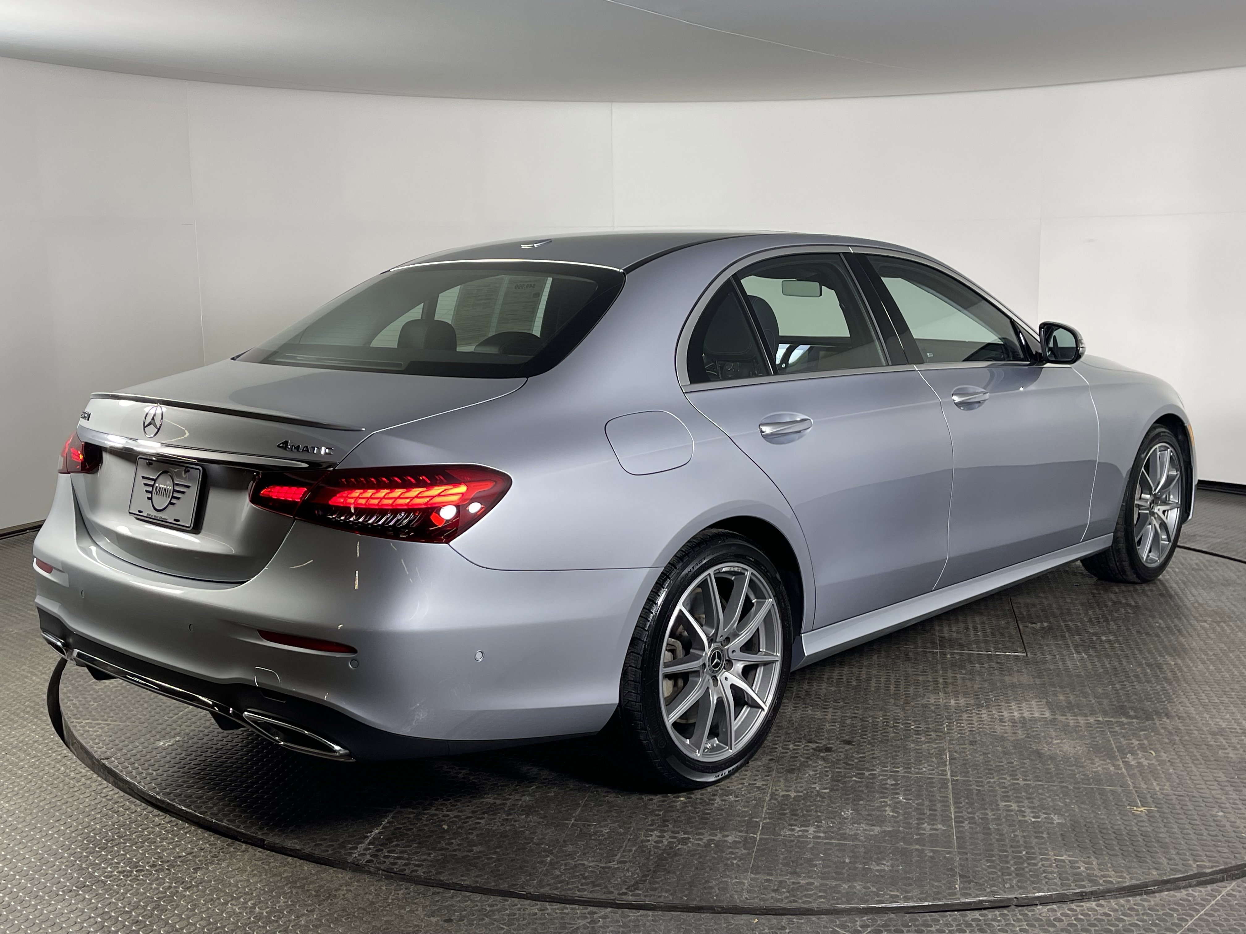 Used 2023 Mercedes-Benz E 450 4MATIC Sedan image 5