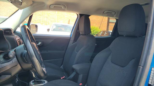 Used 2015 Jeep Renegade Latitude FWD image 15