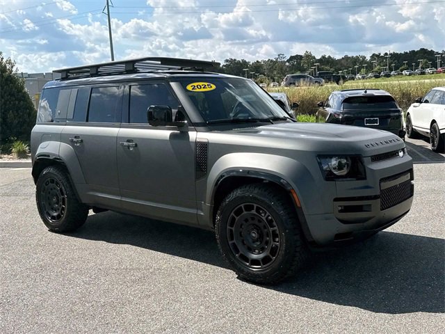 Used 2025 Land Rover Defender 110 image 9