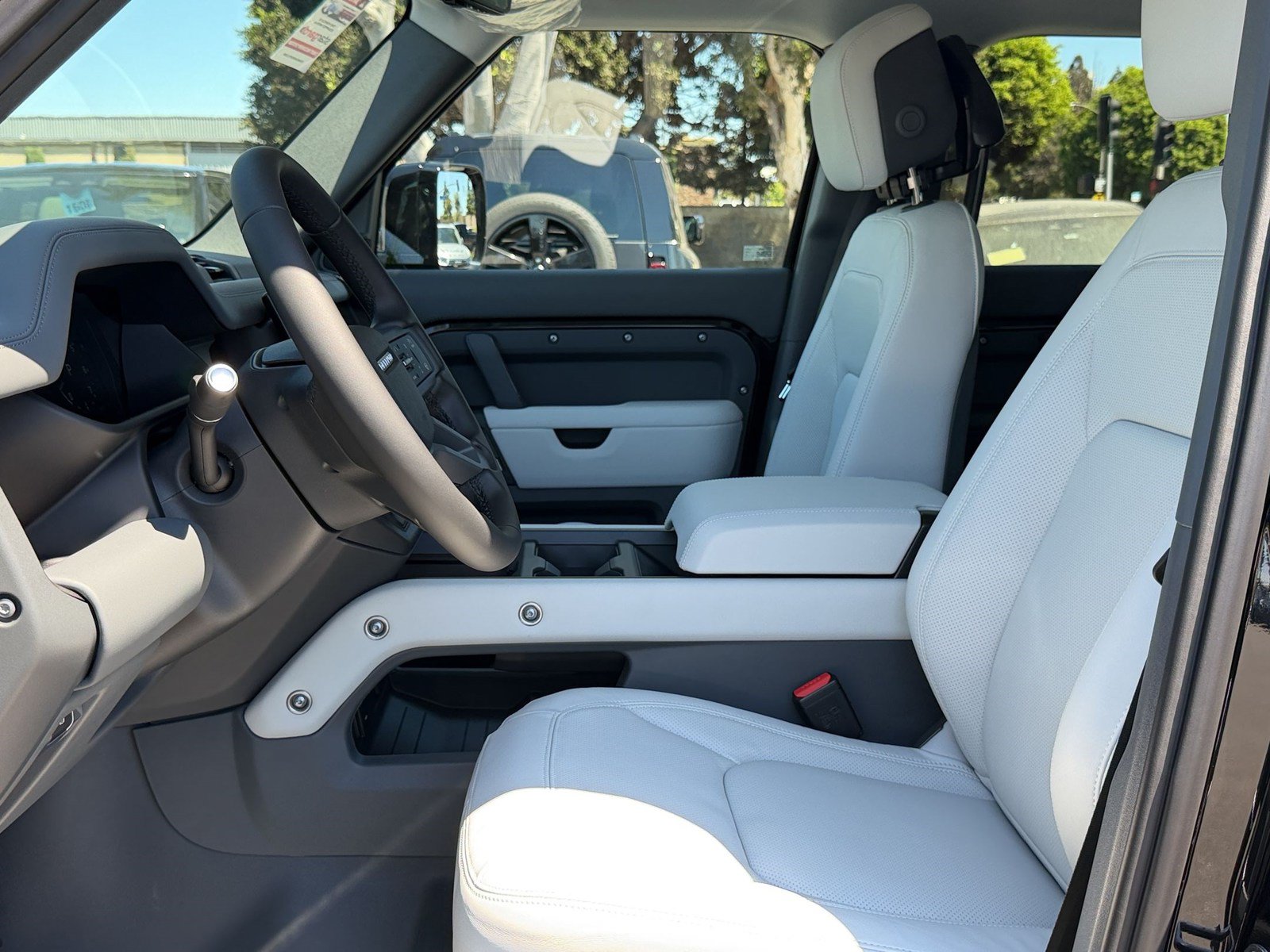 New 2026 Land Rover Defender 110 X-Dynamic SE AWD/4WD image 28