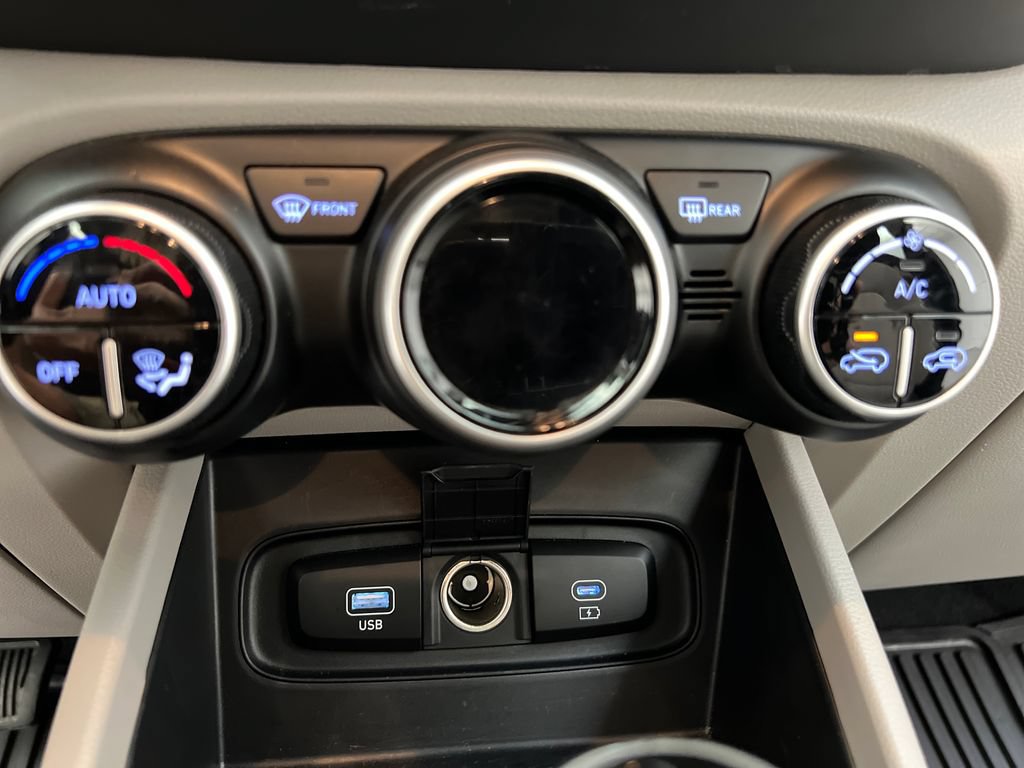 Used 2025 Hyundai Venue SEL FWD image 54
