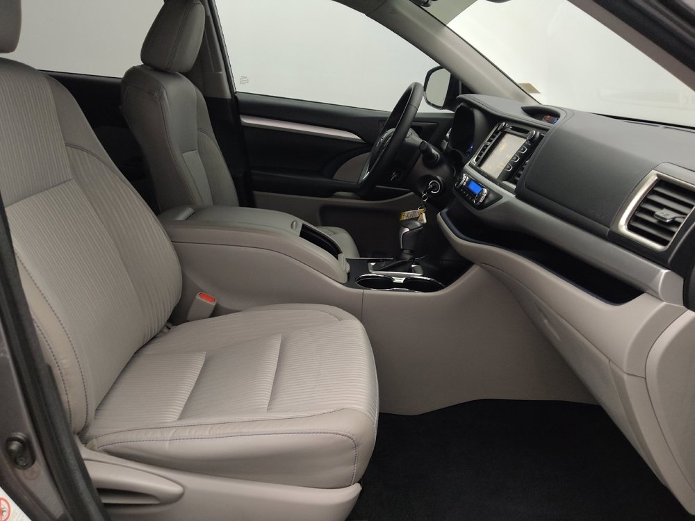 Used 2018 Toyota Highlander Plus FWD image 21