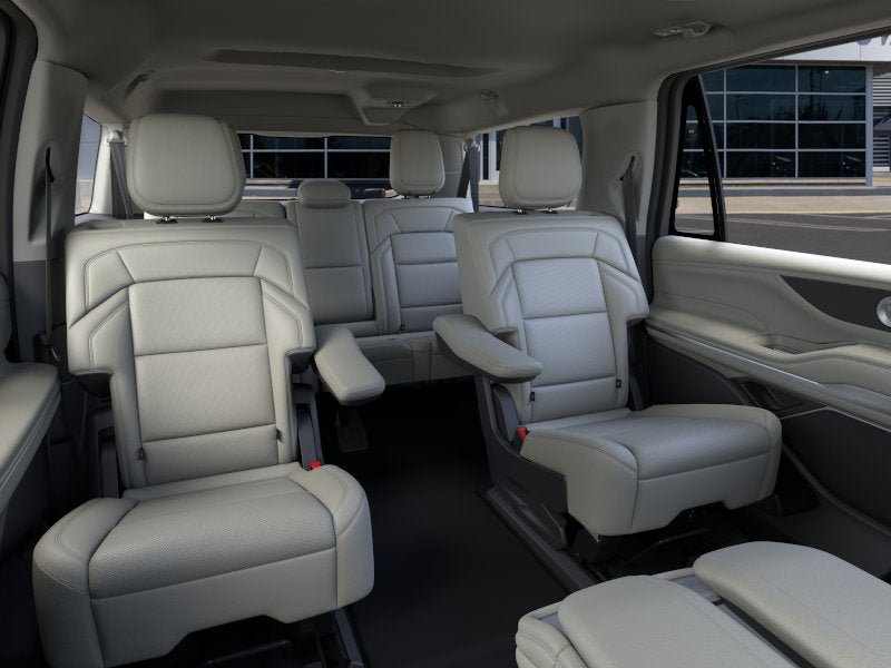 New 2026 Lincoln Navigator L Premier AWD/4WD image 11