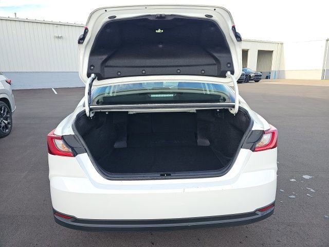 Used 2025 Toyota Camry LE image 10