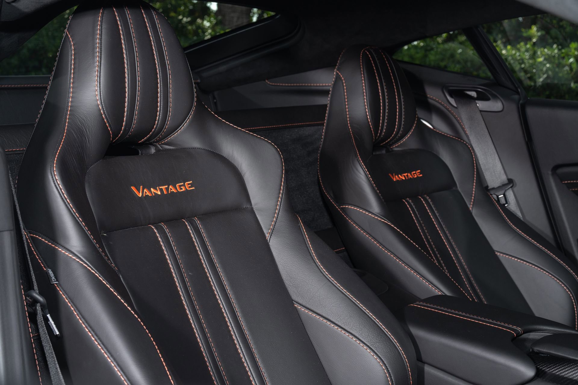 Used 2021 Aston Martin V8 Vantage Coupe image 16