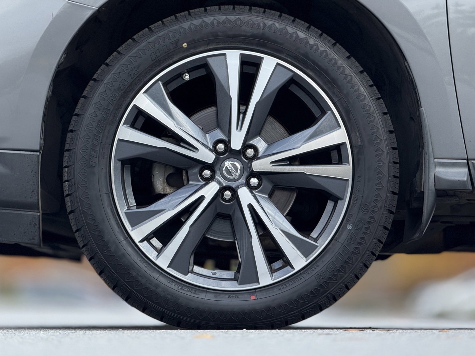 Used 2018 Nissan Pathfinder Platinum image 17