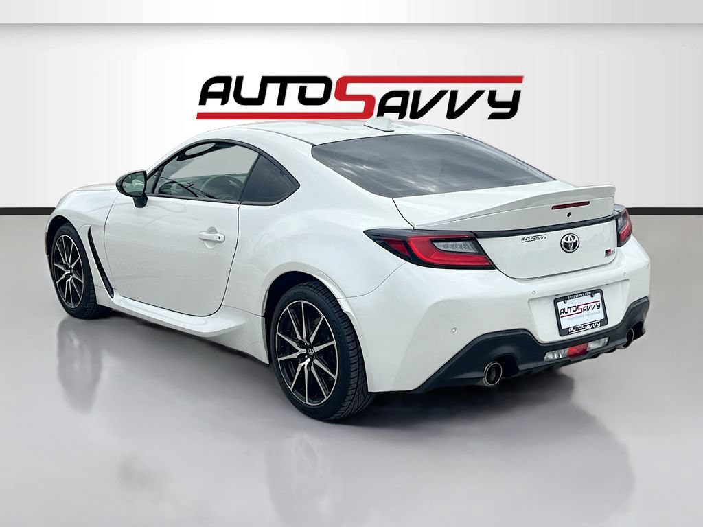 Used 2024 Toyota GR86 Premium w/ Performance Package RWD image 5