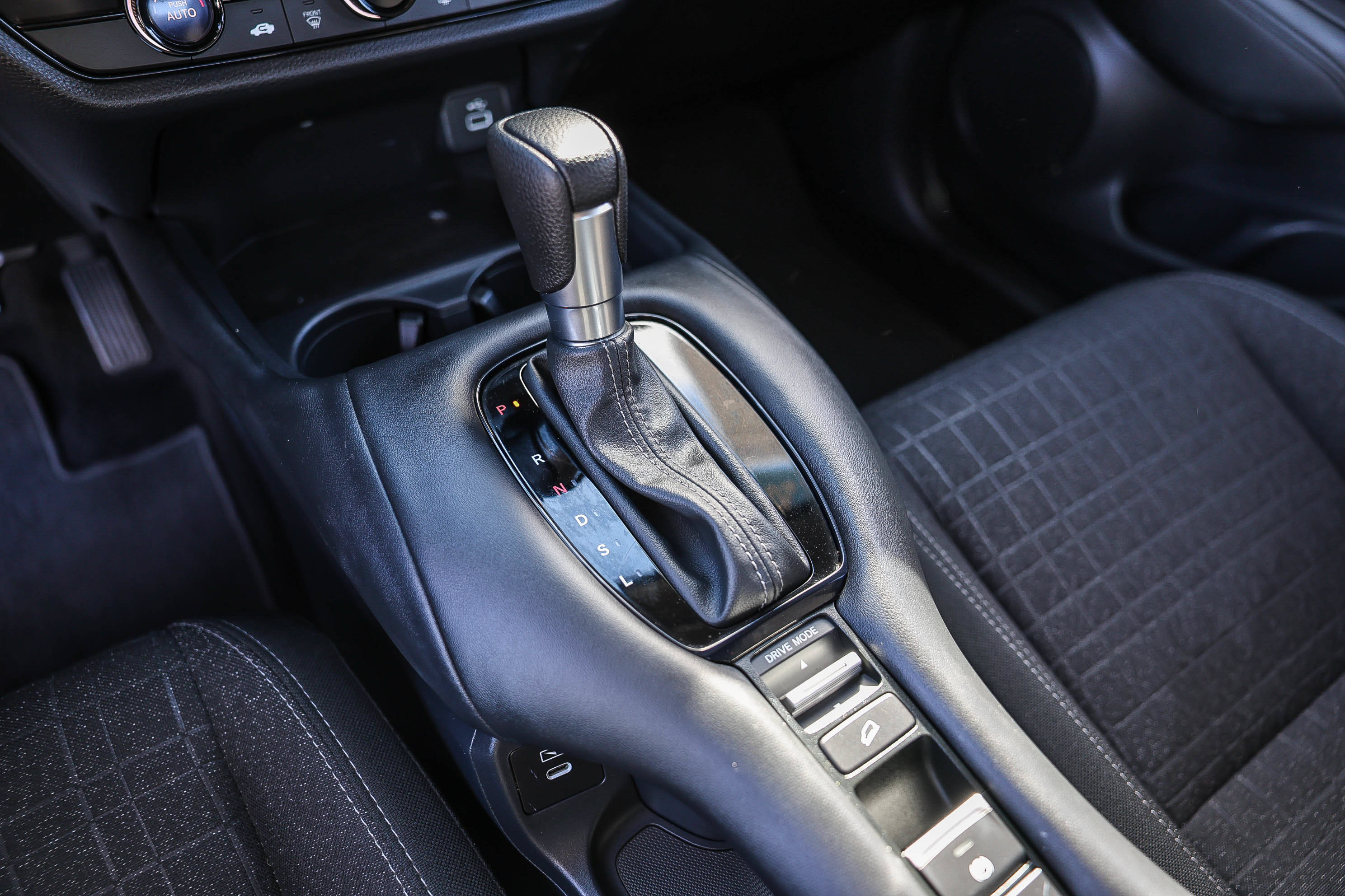 Certified 2025 Honda HR-V LX image 12