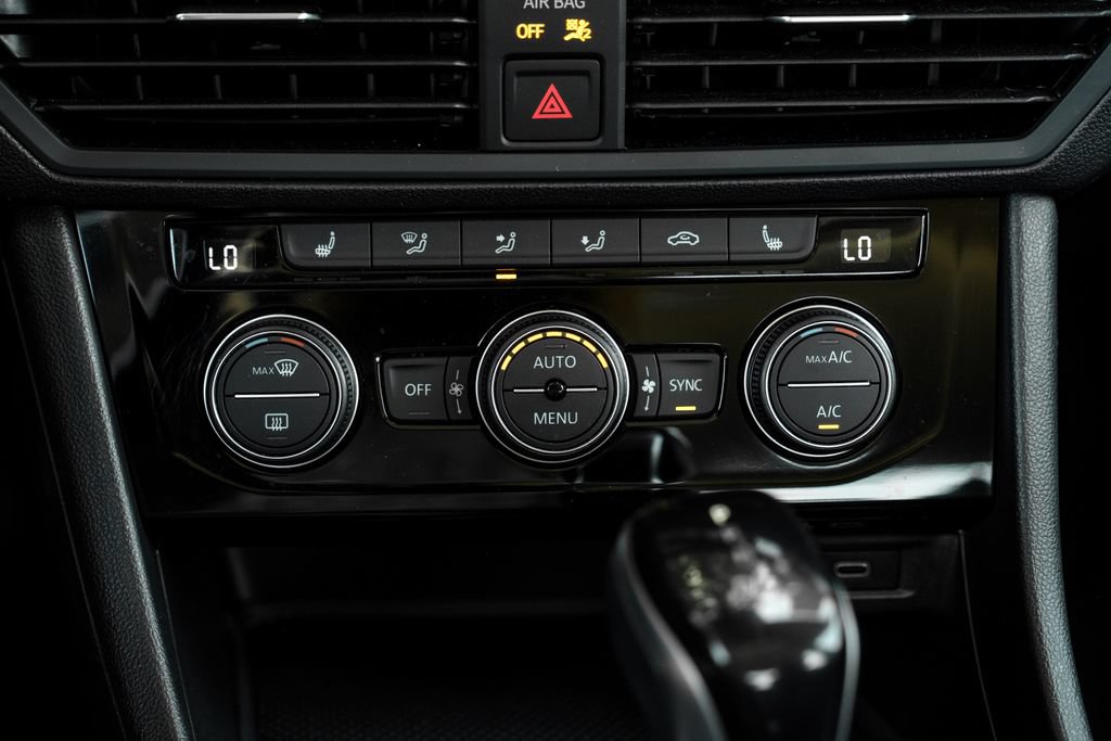 Used 2022 Volkswagen Jetta SE FWD image 39