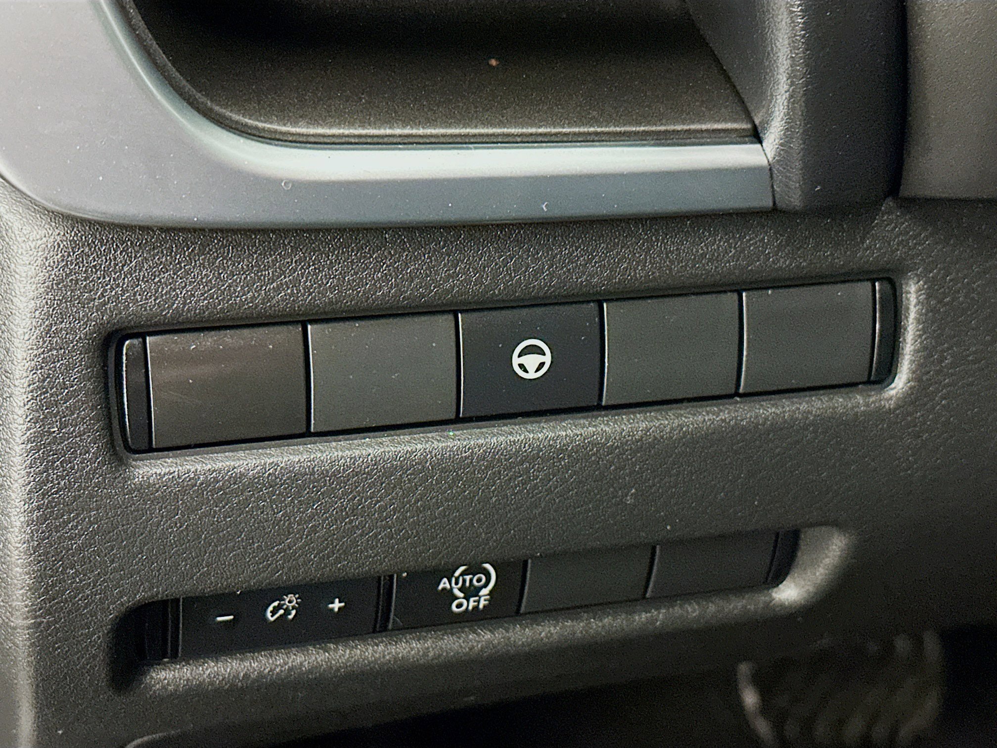 Used 2023 Nissan Rogue SV image 17