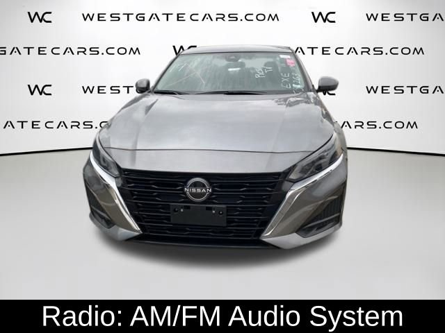 Used 2023 Nissan Altima 2.5 SV image 2
