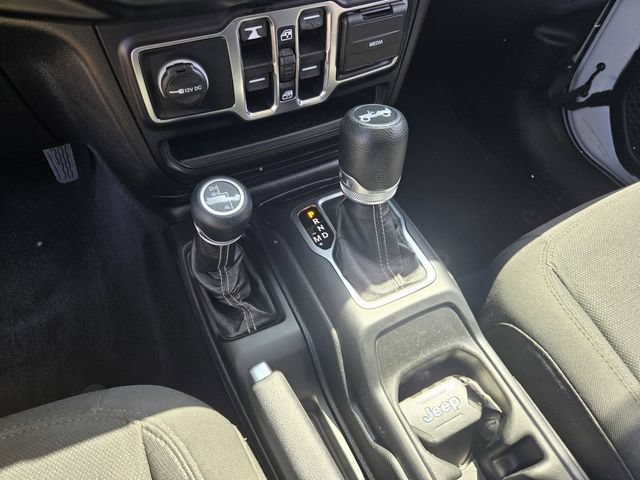 Used 2020 Jeep Wrangler Unlimited Sahara w/ Uconnect 4C Nav & Sound Group AWD/4WD image 18