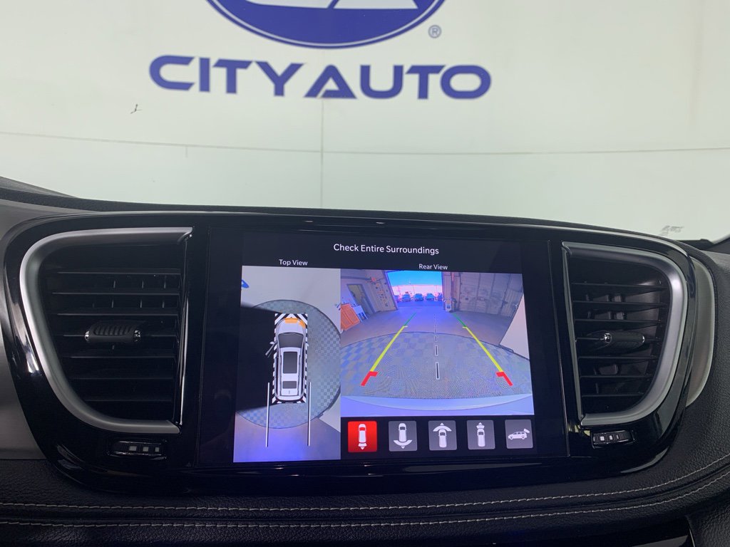 Used 2022 Chrysler Pacifica Limited w/ Uconnect Theater Family Group image 27