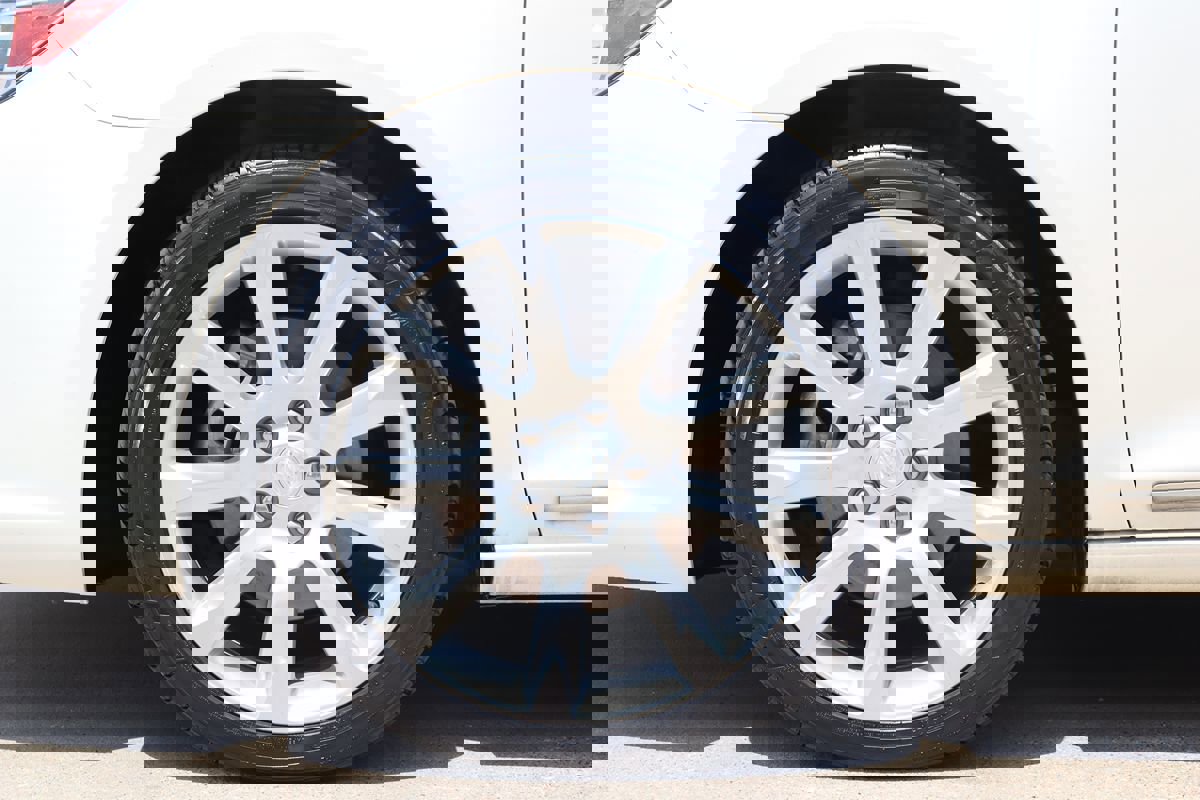 Used 2012 Buick LaCrosse Touring image 39