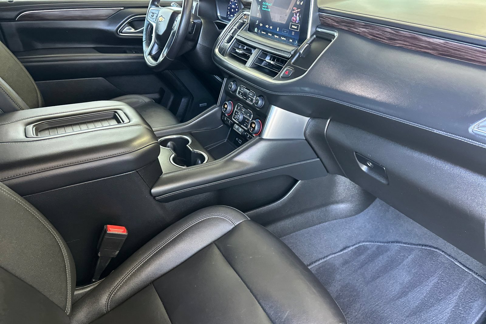 Used 2022 Chevrolet Tahoe LT w/ Luxury Package AWD/4WD image 16