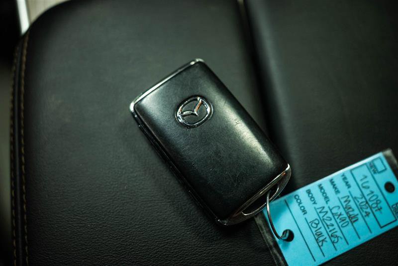 Used 2024 MAZDA CX-90 Plug-In Hybrid w/ Preferred AWD/4WD image 23