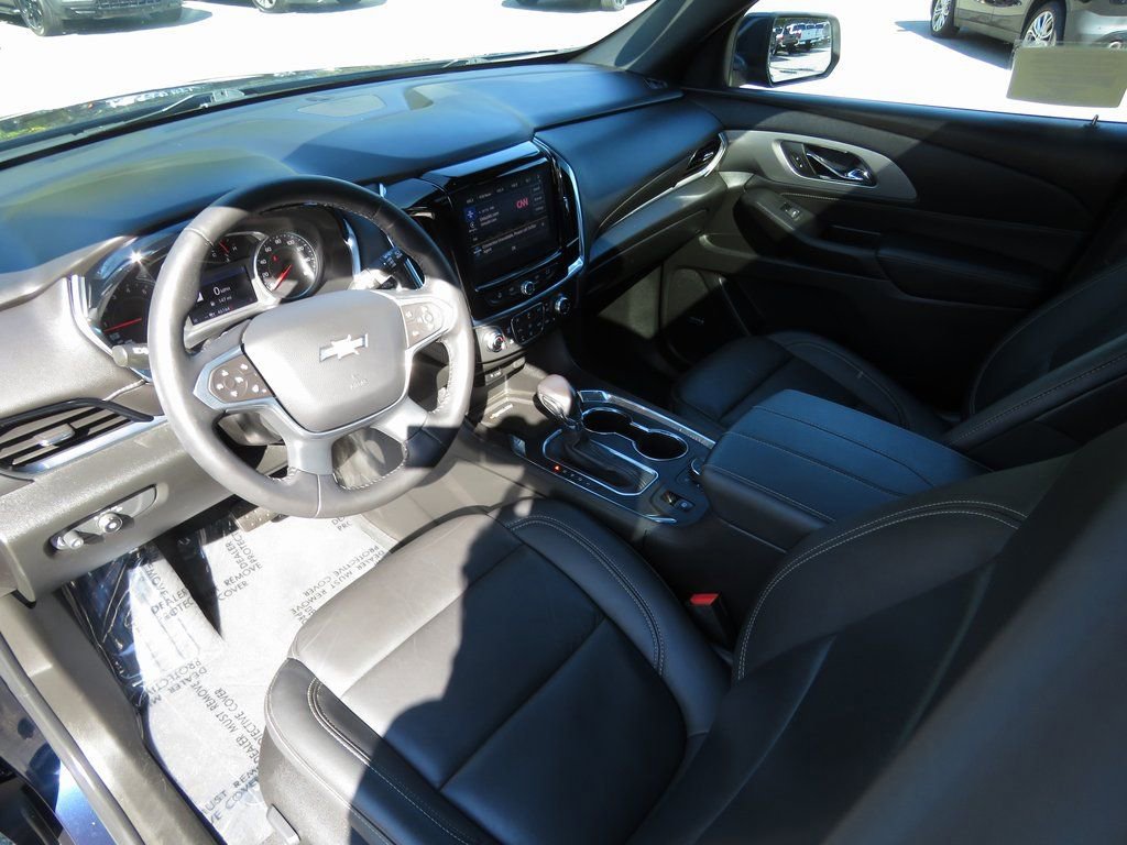 Used 2022 Chevrolet Traverse LT w/ LT Premium Package image 12