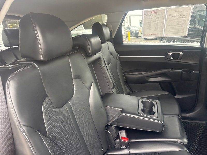 Used 2025 Kia Sorento S image 14
