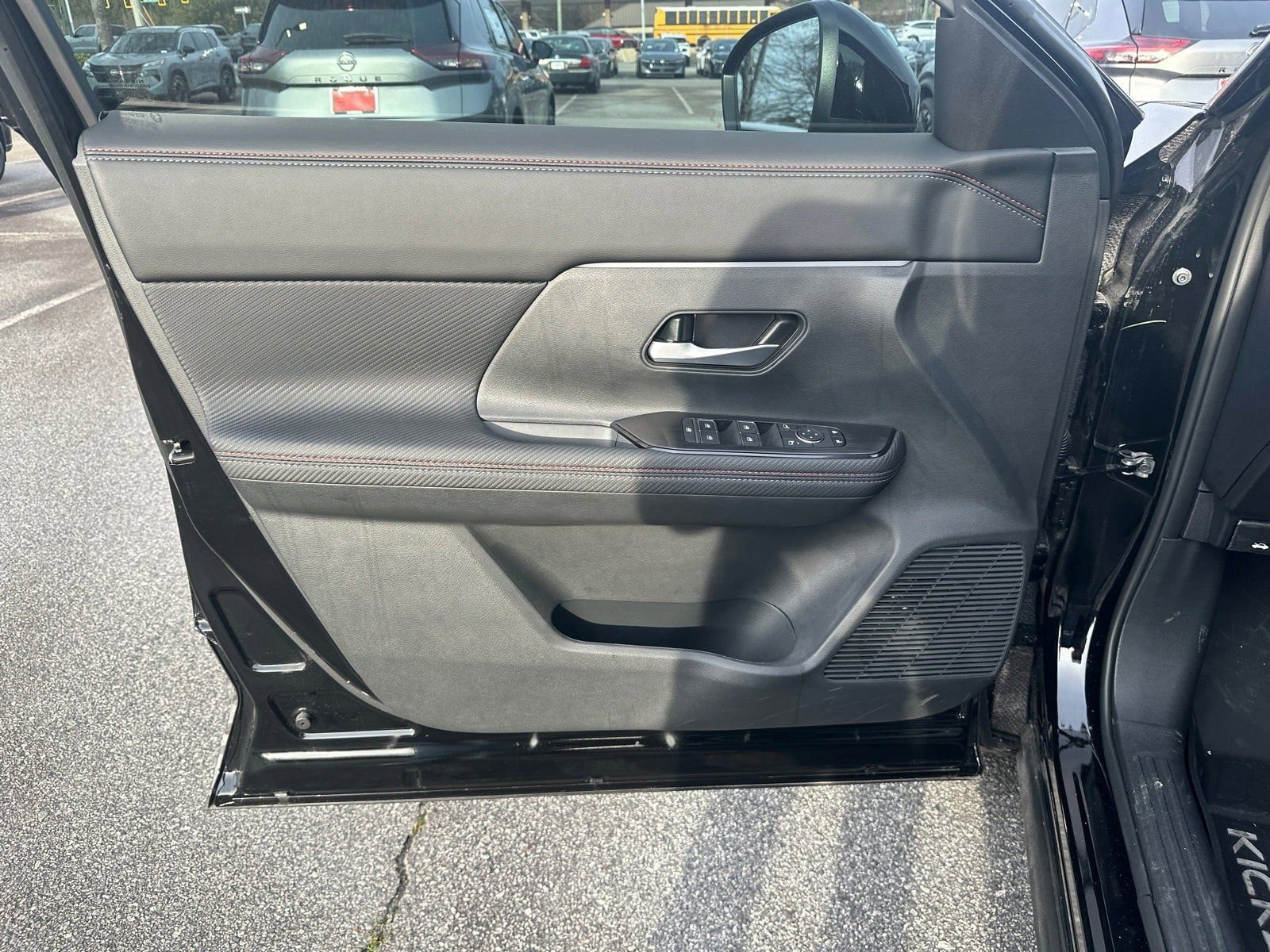 New 2026 Nissan Kicks SR image 10